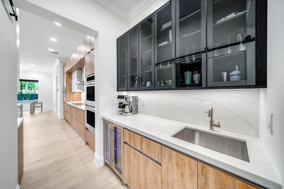 For Sale: $1,850,000 (5 beds, 5 baths, 5359 Square Feet)