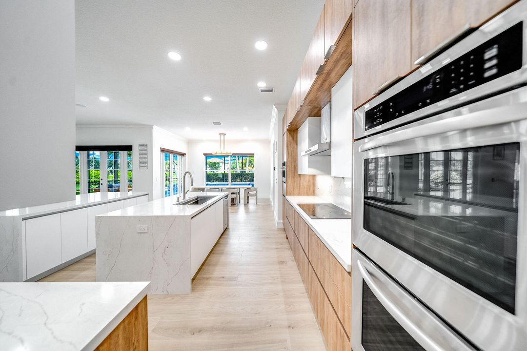 For Sale: $1,850,000 (5 beds, 5 baths, 5359 Square Feet)