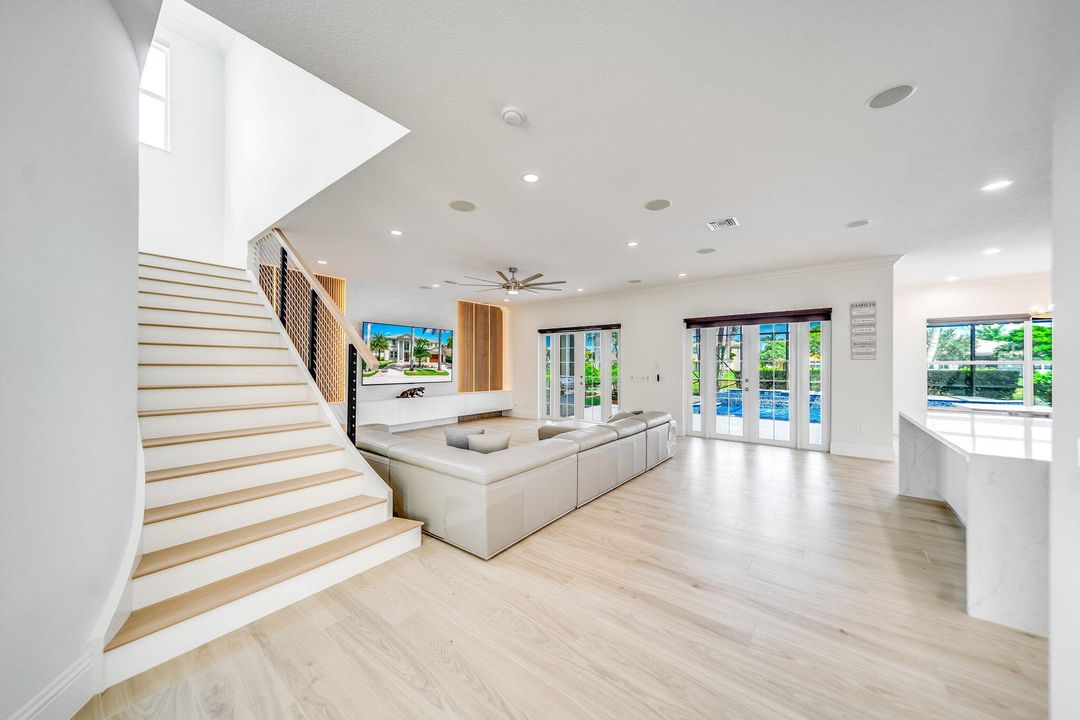 For Sale: $1,850,000 (5 beds, 5 baths, 5359 Square Feet)