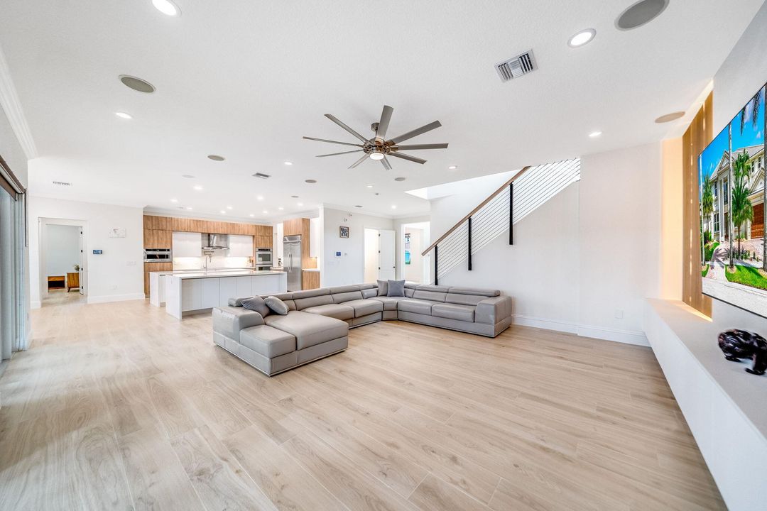 For Sale: $1,850,000 (5 beds, 5 baths, 5359 Square Feet)