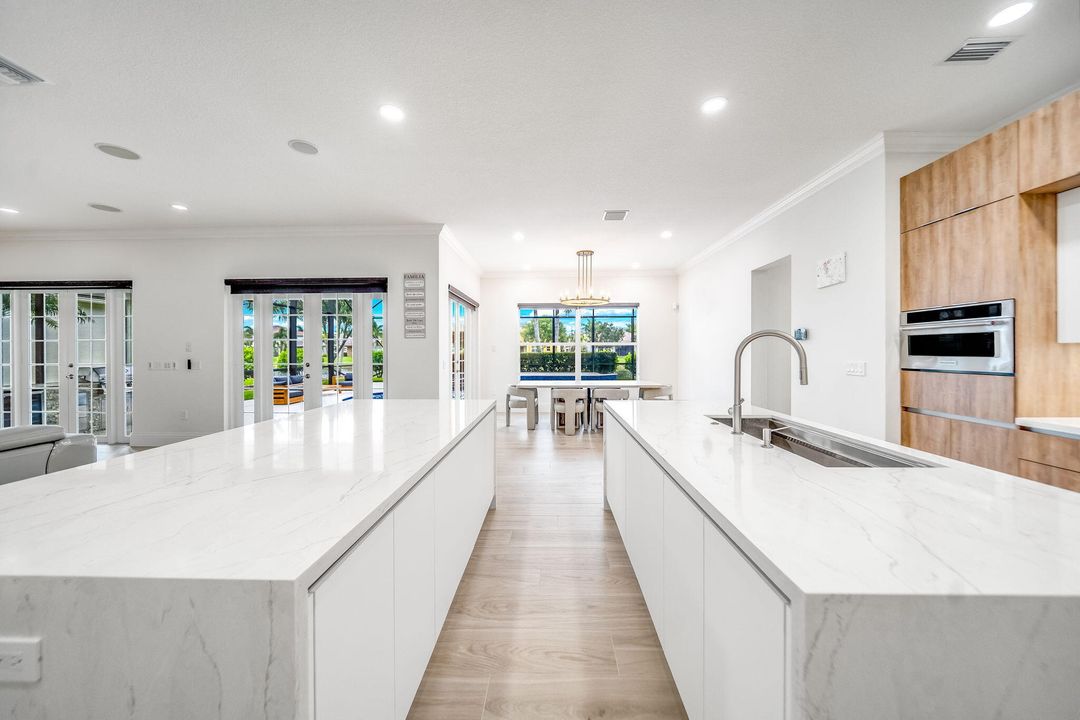 For Sale: $1,850,000 (5 beds, 5 baths, 5359 Square Feet)