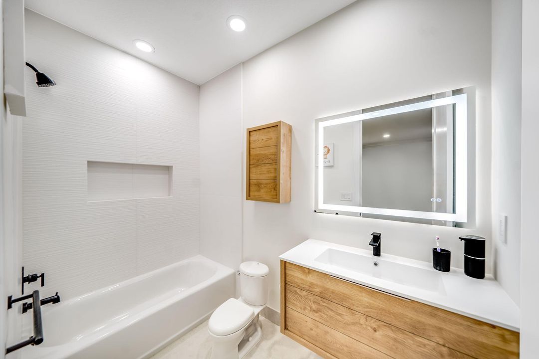 For Sale: $1,850,000 (5 beds, 5 baths, 5359 Square Feet)