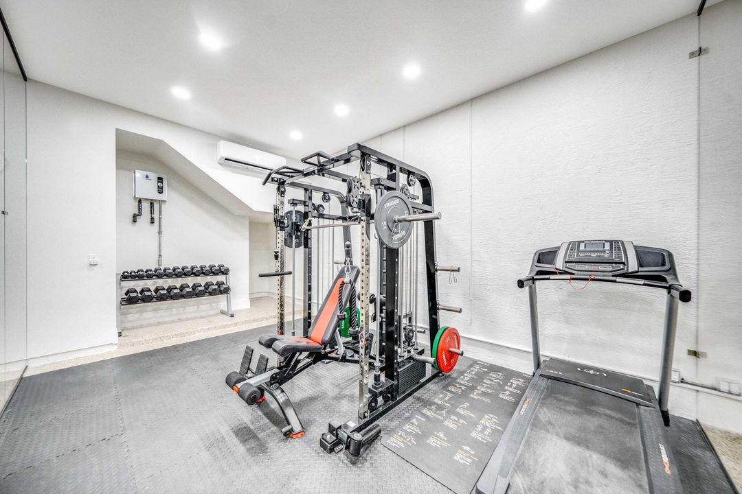 For Sale: $1,850,000 (5 beds, 5 baths, 5359 Square Feet)