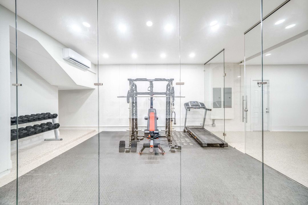 For Sale: $1,850,000 (5 beds, 5 baths, 5359 Square Feet)