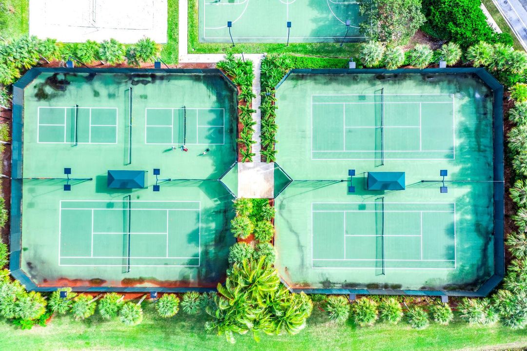 For Sale: $1,850,000 (5 beds, 5 baths, 5359 Square Feet)