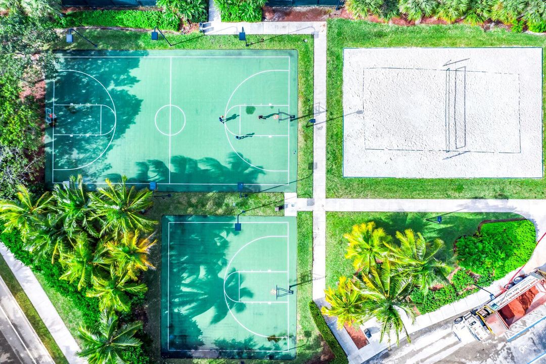 For Sale: $1,850,000 (5 beds, 5 baths, 5359 Square Feet)