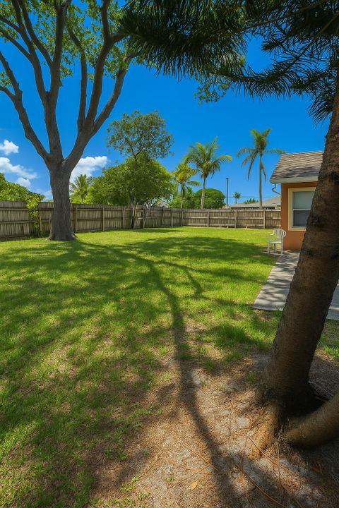 Active With Contract: $284,999 (3 beds, 1 baths, 897 Square Feet)