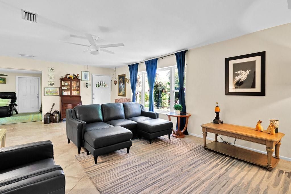 待售: $425,000 (2 贝兹, 2 浴室, 1292 平方英尺)