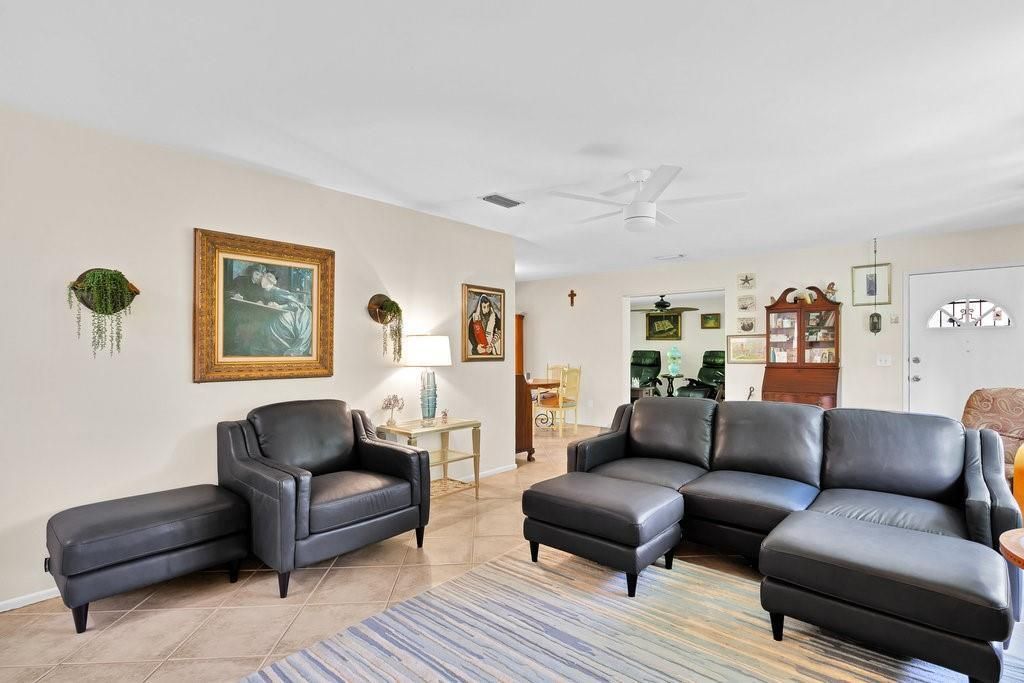 待售: $425,000 (2 贝兹, 2 浴室, 1292 平方英尺)