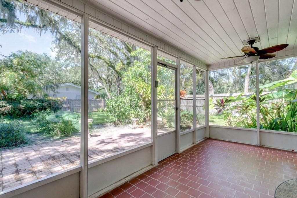 待售: $425,000 (2 贝兹, 2 浴室, 1292 平方英尺)