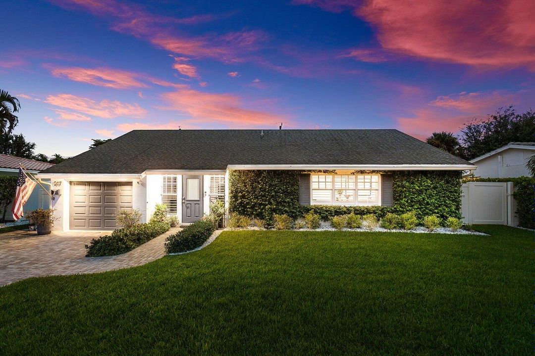 For Sale: $1,450,000 (3 beds, 2 baths, 1662 Square Feet)