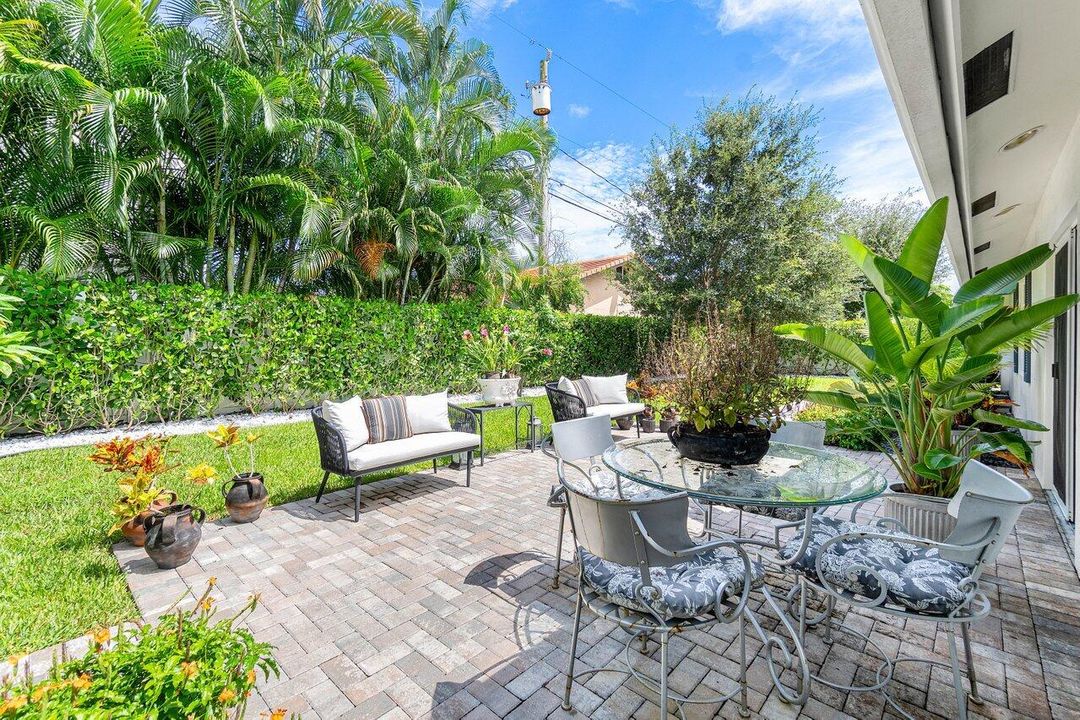 For Sale: $1,450,000 (3 beds, 2 baths, 1662 Square Feet)