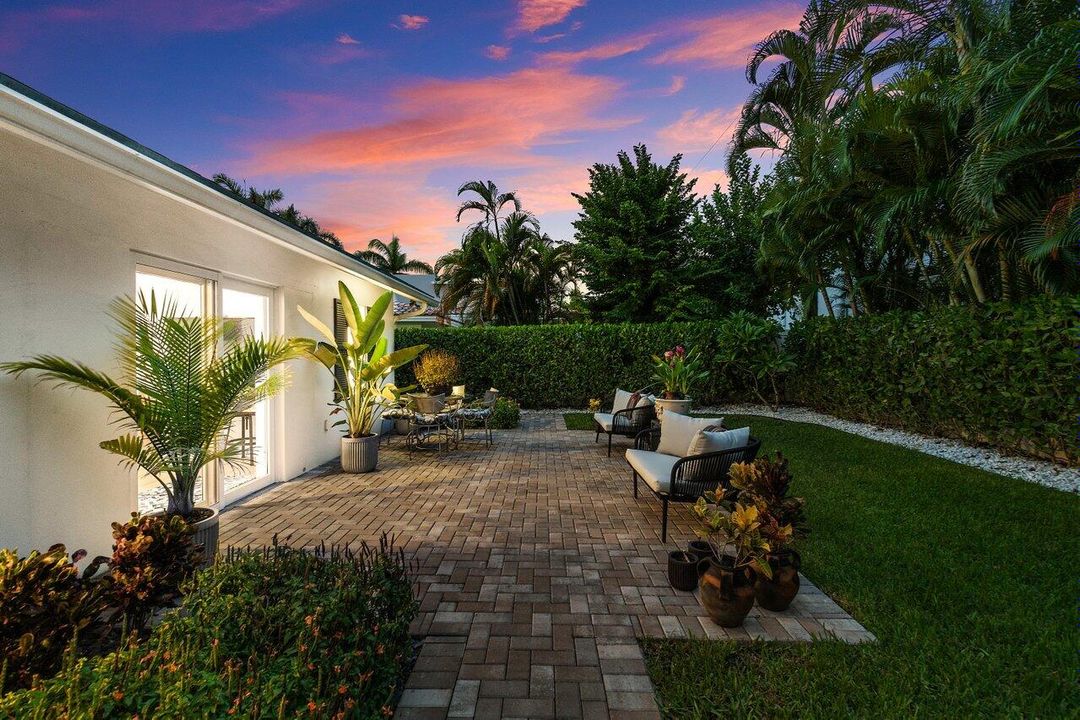 For Sale: $1,450,000 (3 beds, 2 baths, 1662 Square Feet)