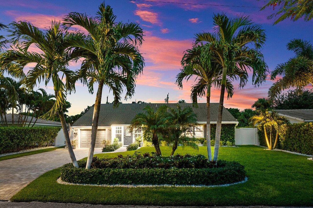 For Sale: $1,450,000 (3 beds, 2 baths, 1662 Square Feet)