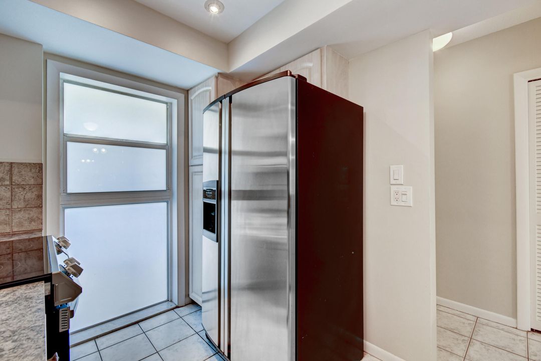 Под контрактом: $275,000 (2 спален, 2 ванн, 1020 Квадратных фут)