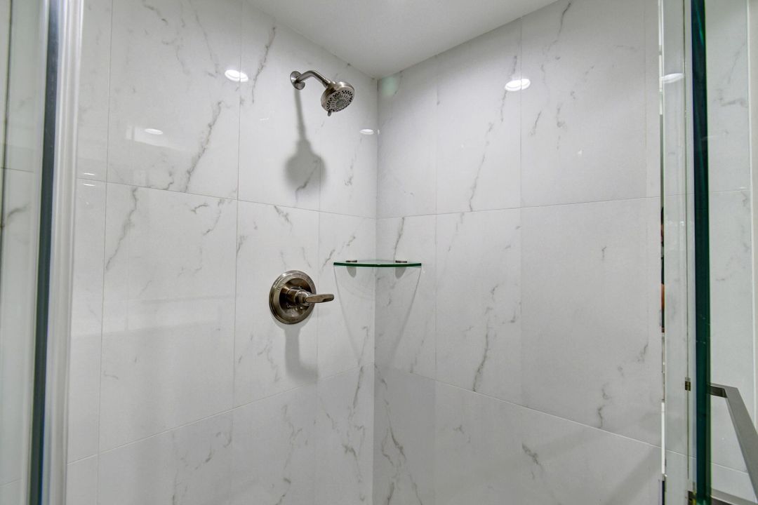 Под контрактом: $275,000 (2 спален, 2 ванн, 1020 Квадратных фут)