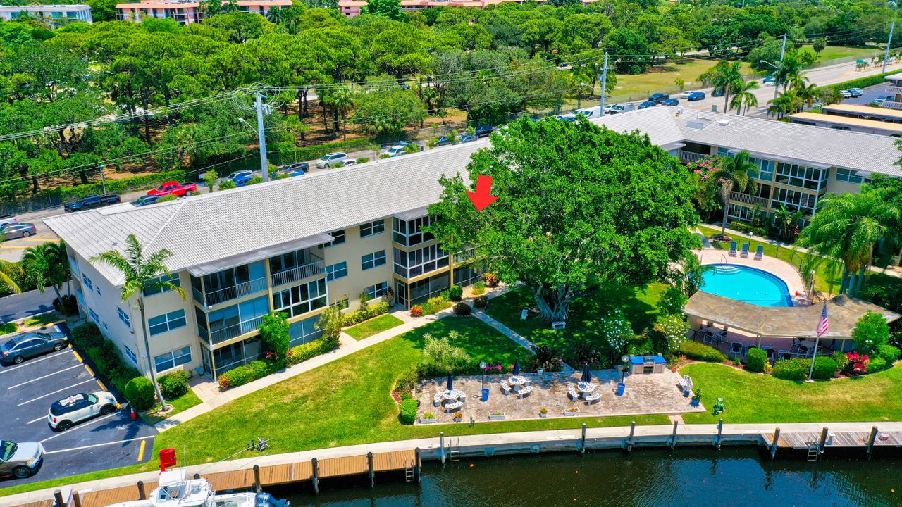 Под контрактом: $275,000 (2 спален, 2 ванн, 1020 Квадратных фут)