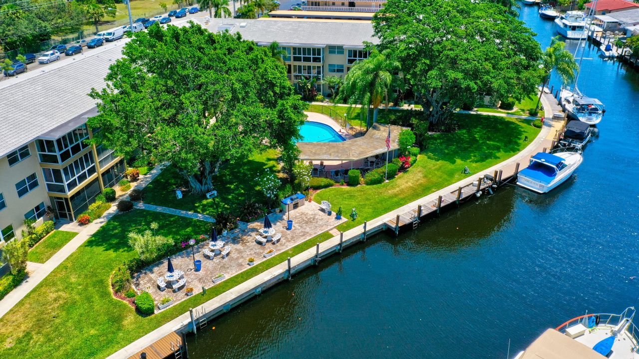 Под контрактом: $275,000 (2 спален, 2 ванн, 1020 Квадратных фут)