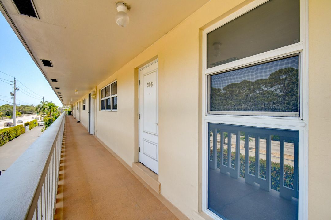 Под контрактом: $275,000 (2 спален, 2 ванн, 1020 Квадратных фут)