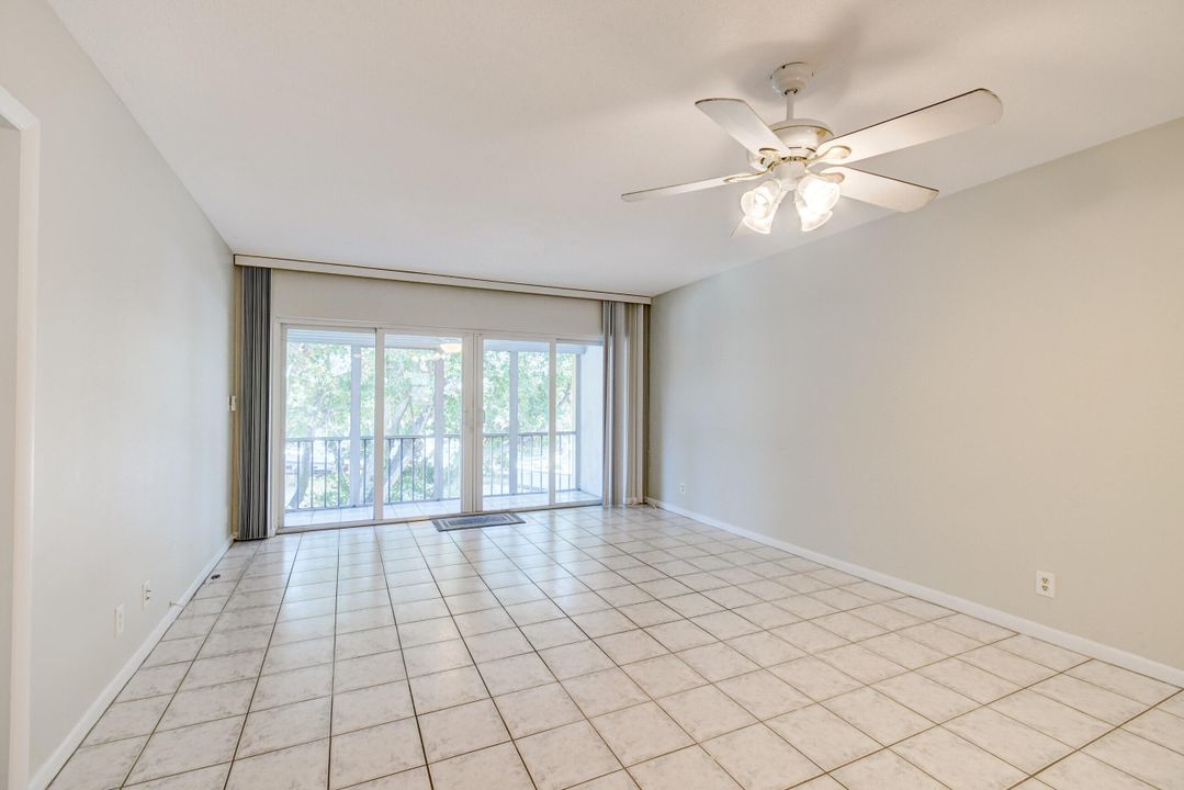 Под контрактом: $275,000 (2 спален, 2 ванн, 1020 Квадратных фут)