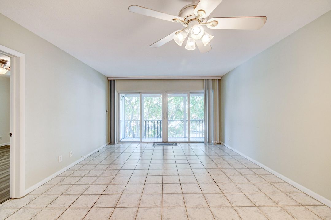 Под контрактом: $275,000 (2 спален, 2 ванн, 1020 Квадратных фут)