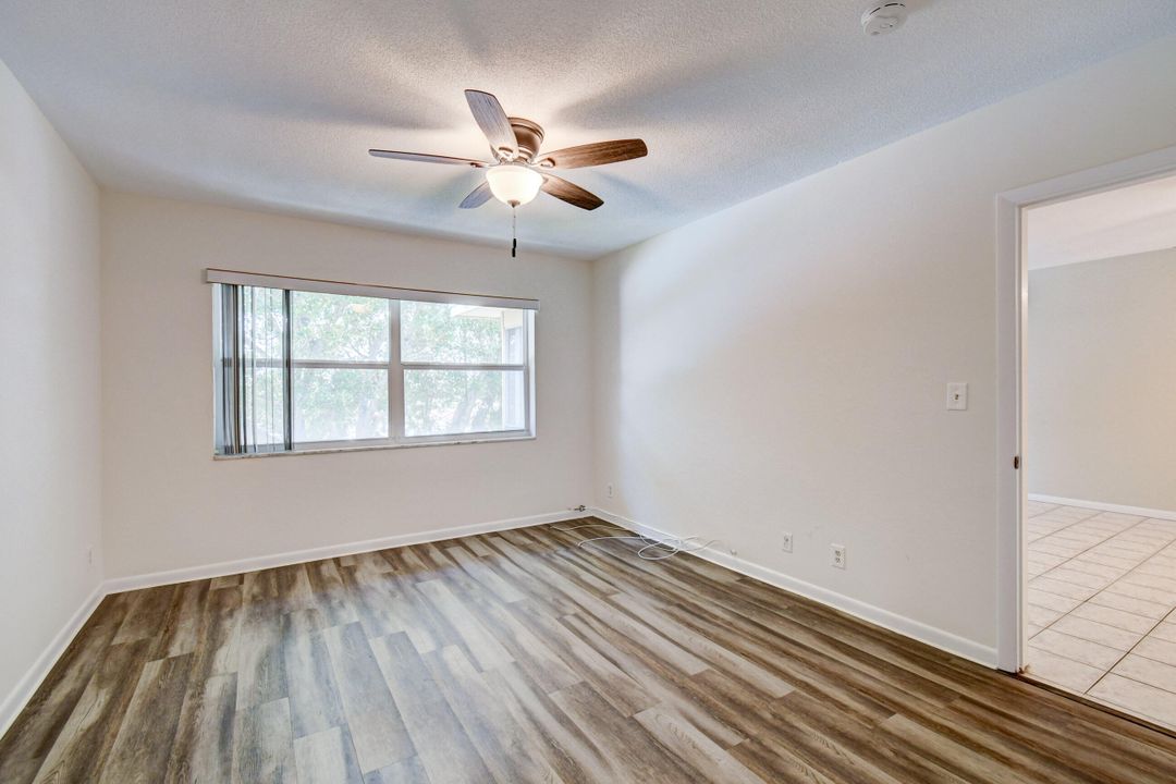 Под контрактом: $275,000 (2 спален, 2 ванн, 1020 Квадратных фут)