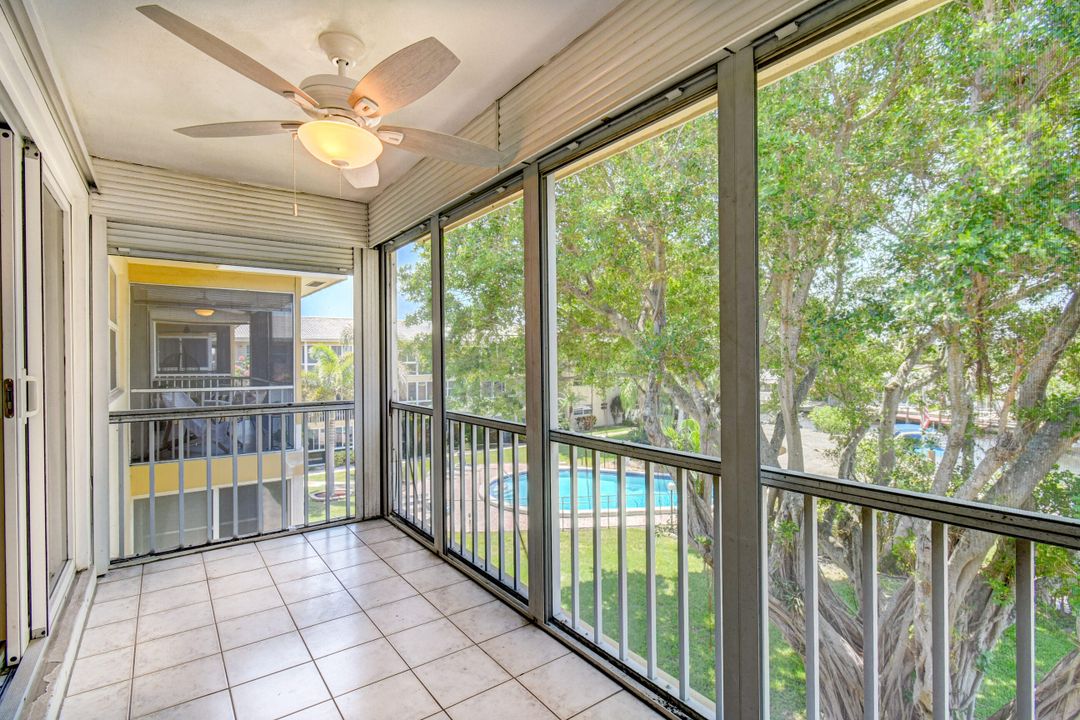 Под контрактом: $275,000 (2 спален, 2 ванн, 1020 Квадратных фут)