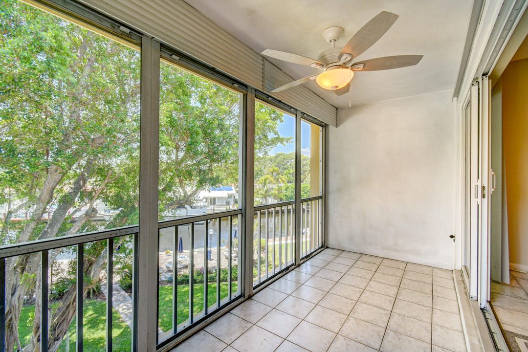 Под контрактом: $275,000 (2 спален, 2 ванн, 1020 Квадратных фут)