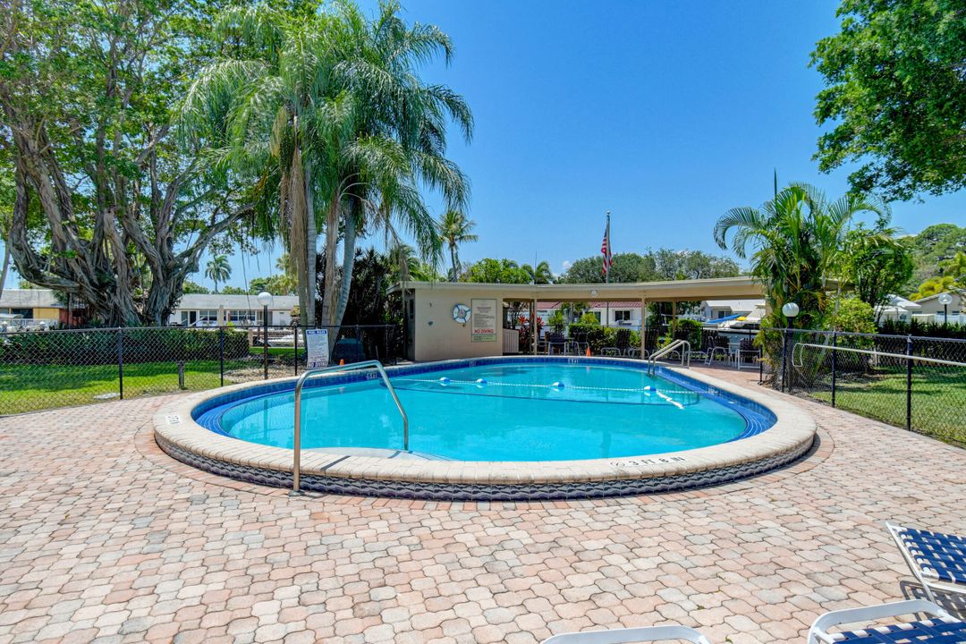 Под контрактом: $275,000 (2 спален, 2 ванн, 1020 Квадратных фут)