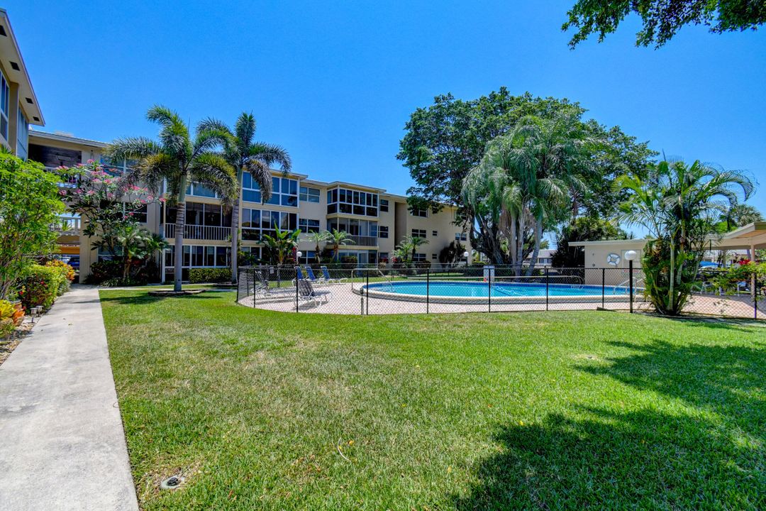 Под контрактом: $275,000 (2 спален, 2 ванн, 1020 Квадратных фут)