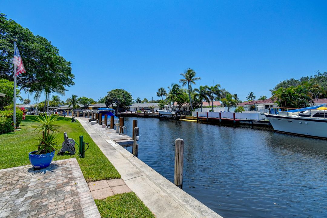 Под контрактом: $275,000 (2 спален, 2 ванн, 1020 Квадратных фут)