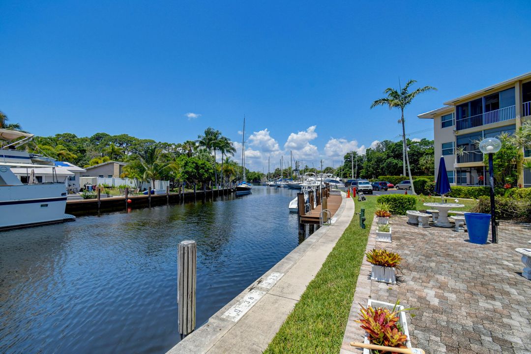 Под контрактом: $275,000 (2 спален, 2 ванн, 1020 Квадратных фут)