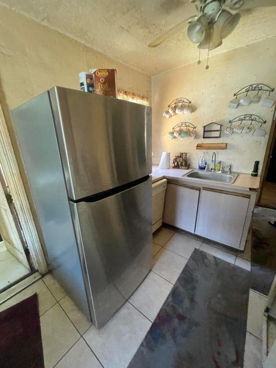 Active With Contract: $284,999 (3 beds, 1 baths, 897 Square Feet)