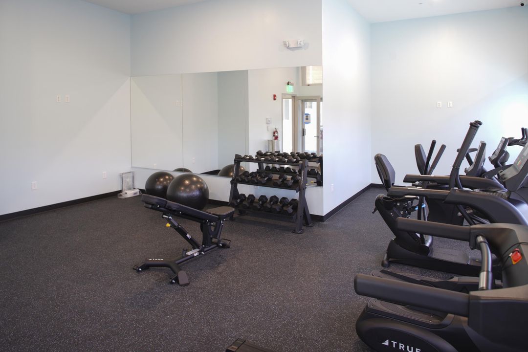 Active With Contract: $2,900 (2 beds, 1 baths, 1156 Square Feet)