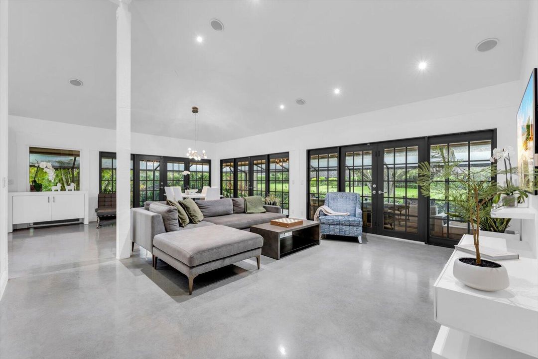 Recently Rented: $10,500 (3 beds, 3 baths, 1652 Square Feet)