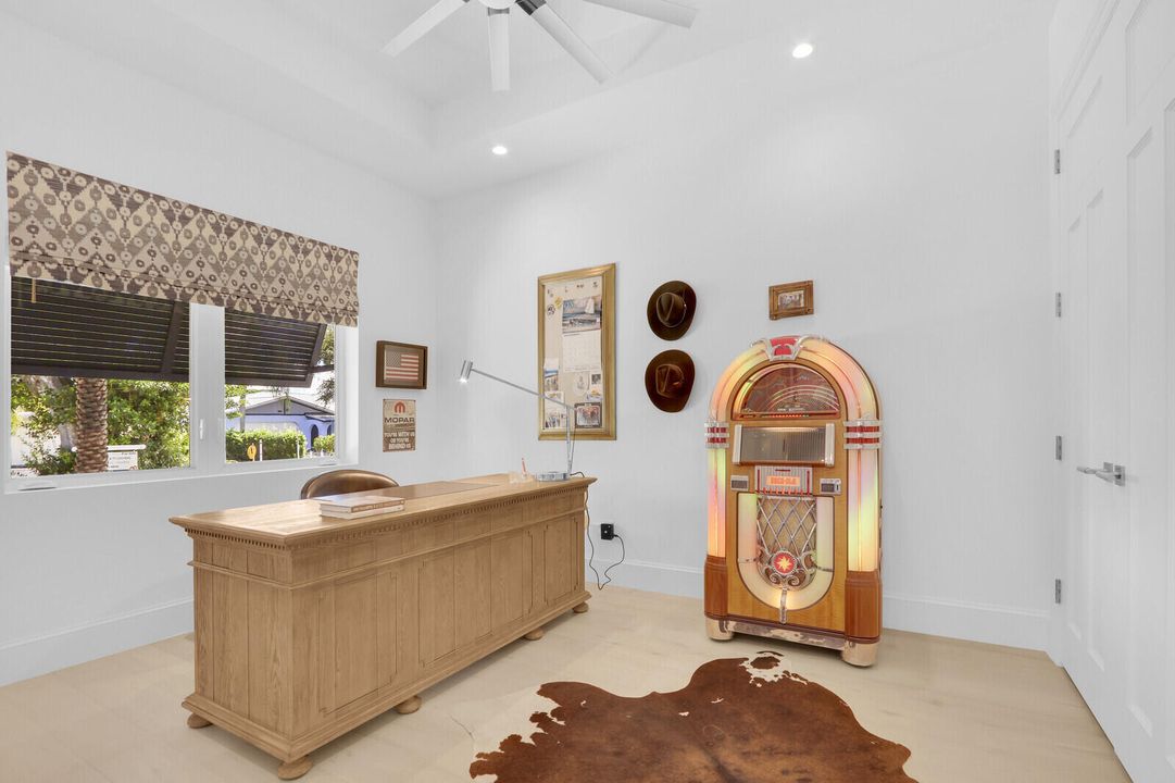 На продажу: $4,900,000 (4 спален, 4 ванн, 2973 Квадратных фут)