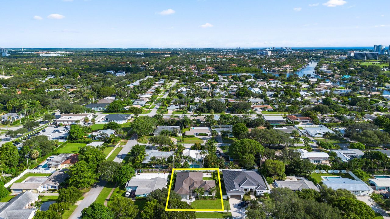 合同活跃: $2,099,000 (4 贝兹, 3 浴室, 2479 平方英尺)