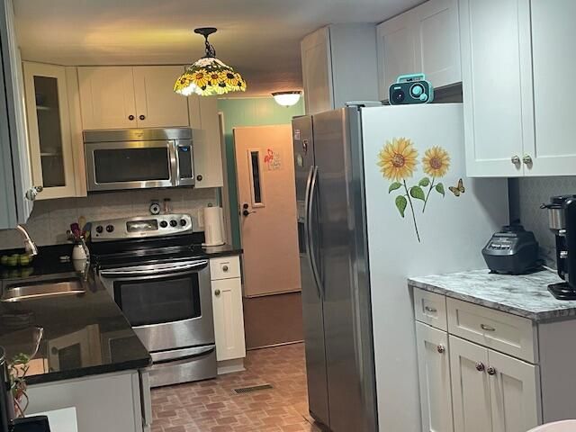 For Sale: $92,500 (2 beds, 2 baths, 1248 Square Feet)