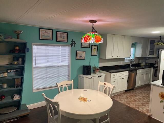 For Sale: $92,500 (2 beds, 2 baths, 1248 Square Feet)