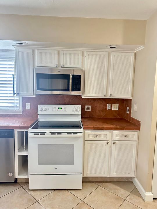 For Rent: $2,150 (3 beds, 2 baths, 1257 Square Feet)