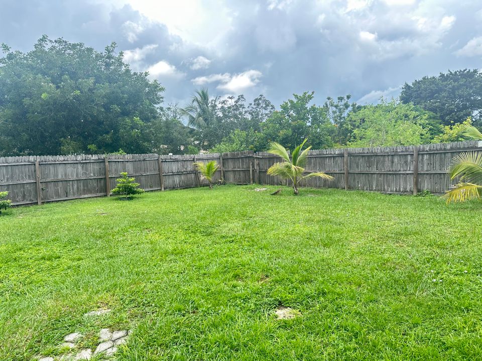 For Rent: $2,150 (3 beds, 2 baths, 1257 Square Feet)