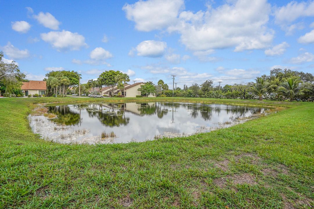 На продажу: $220,000 (2 спален, 2 ванн, 1123 Квадратных фут)