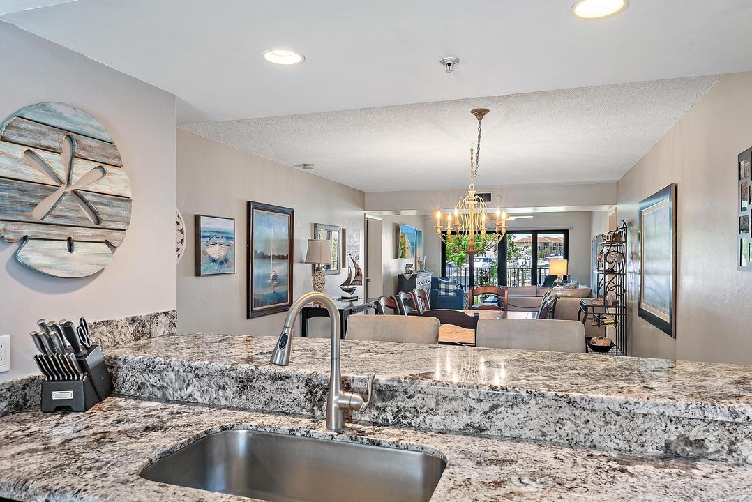 На продажу: $530,000 (2 спален, 2 ванн, 1385 Квадратных фут)