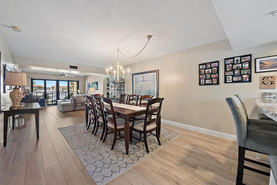 На продажу: $530,000 (2 спален, 2 ванн, 1385 Квадратных фут)