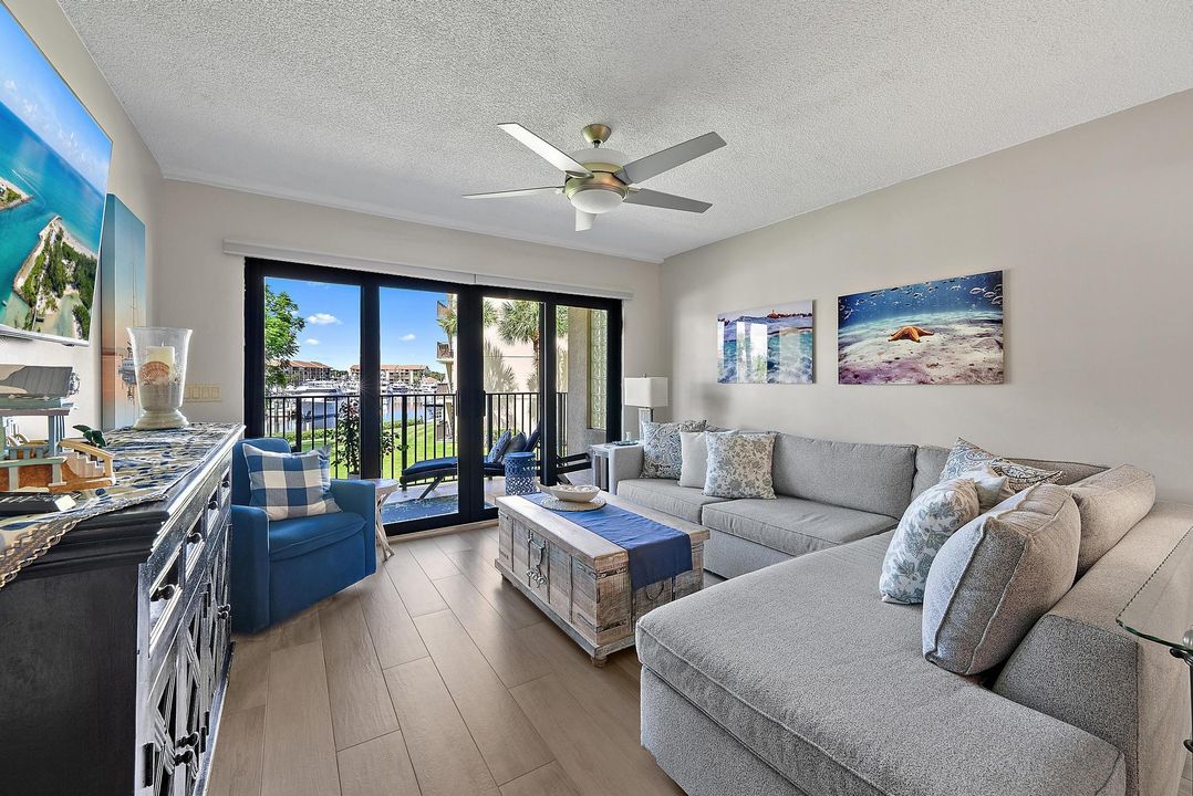 На продажу: $530,000 (2 спален, 2 ванн, 1385 Квадратных фут)