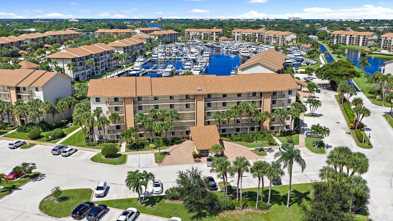 На продажу: $530,000 (2 спален, 2 ванн, 1385 Квадратных фут)