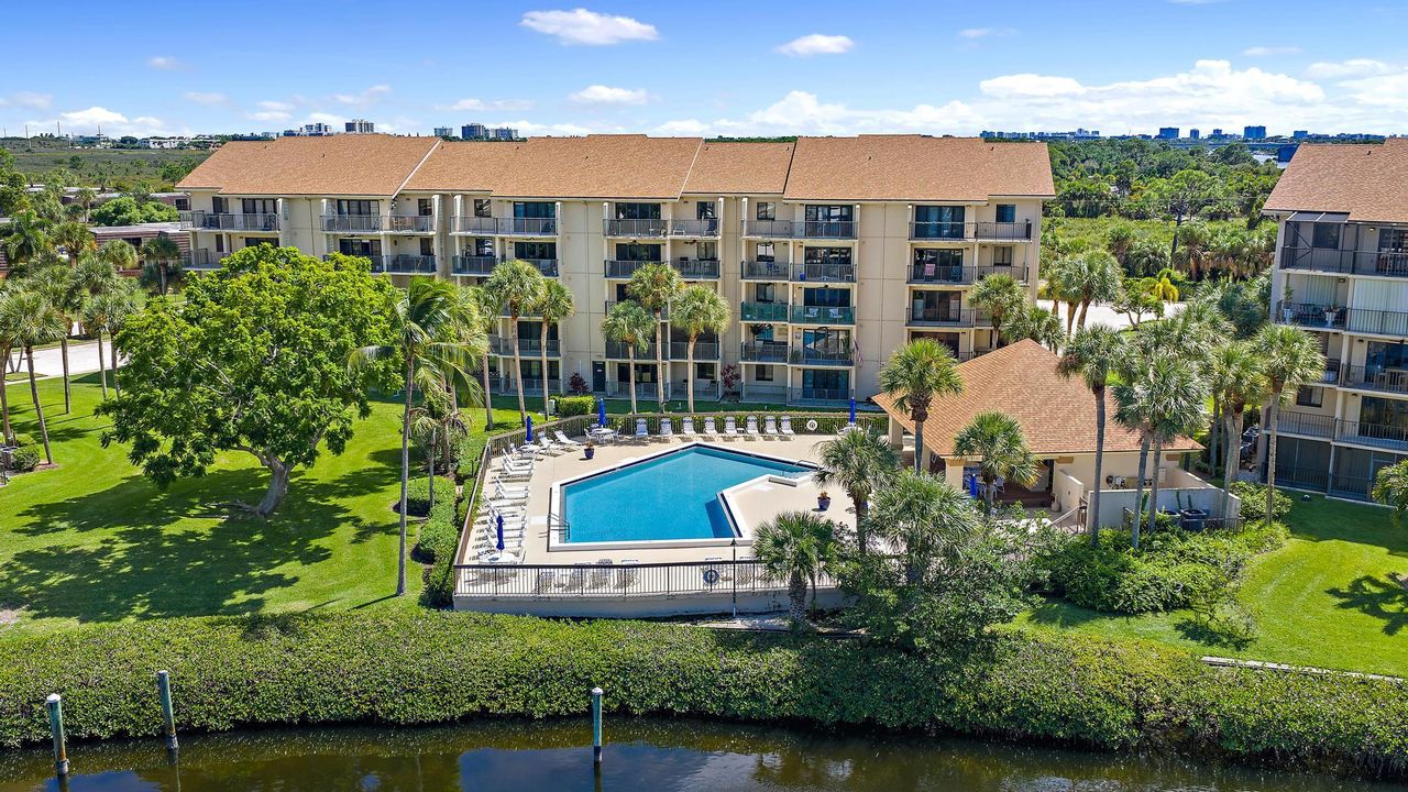 На продажу: $530,000 (2 спален, 2 ванн, 1385 Квадратных фут)