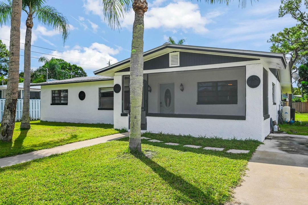 Под контрактом: $400,000 (3 спален, 2 ванн, 1224 Квадратных фут)