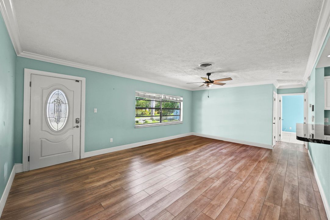 Под контрактом: $400,000 (3 спален, 2 ванн, 1224 Квадратных фут)