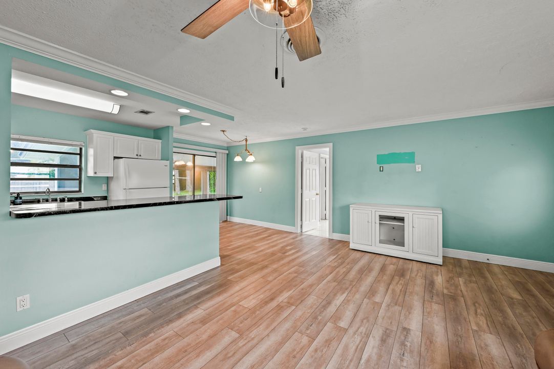 Под контрактом: $400,000 (3 спален, 2 ванн, 1224 Квадратных фут)